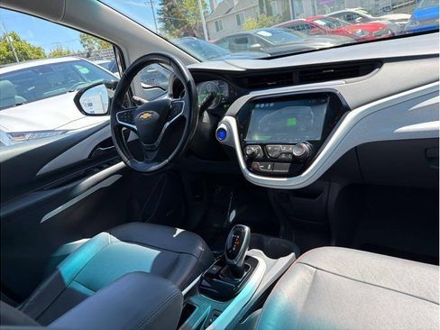 Used 2020 Chevrolet Bolt Premier w/ Infotainment Package FWD image 5