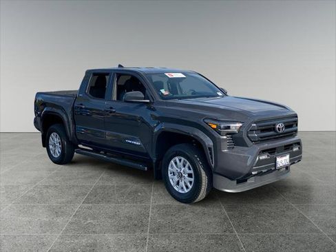 Certified 2025 Toyota Tacoma SR5 AWD/4WD image 7