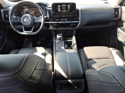 Used 2025 Nissan Pathfinder SL AWD/4WD image 7