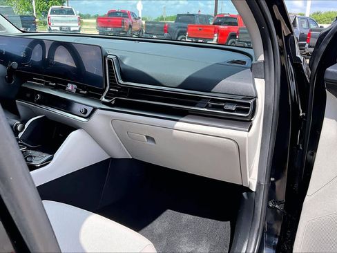 Used 2024 Kia Sportage EX image 17