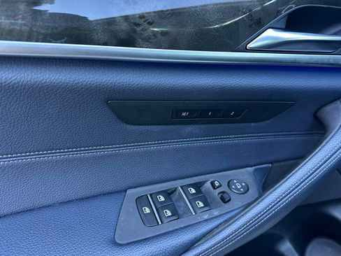 Used 2020 BMW 530e w/ M Sport Package image 12