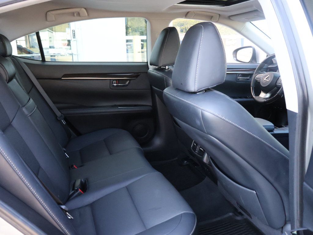 Used 2016 Lexus ES 350 w/ Premium Package w/Wood Trim FWD image 11