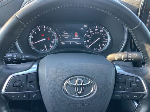 Used 2021 Toyota Highlander Platinum image 19