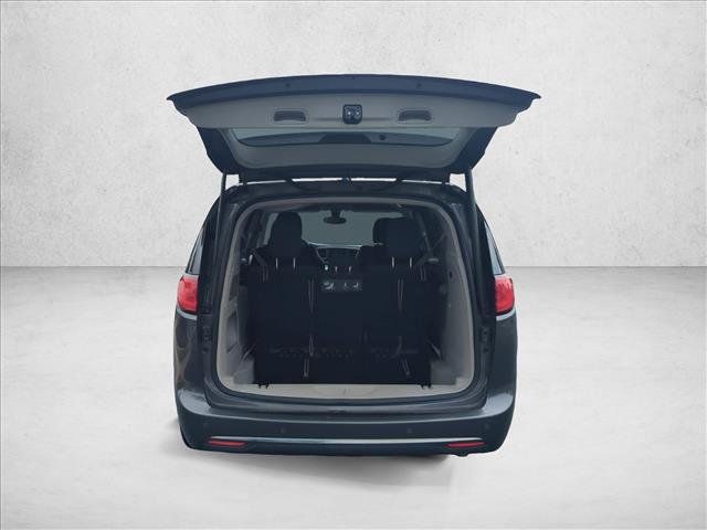 Used 2018 Chrysler Pacifica Touring Plus FWD image 6