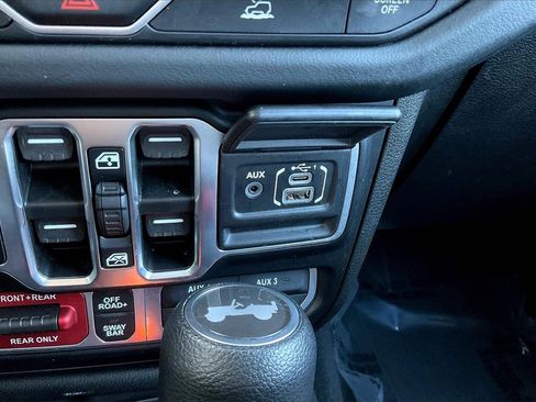 Used 2024 Jeep Wrangler Unlimited Rubicon image 31