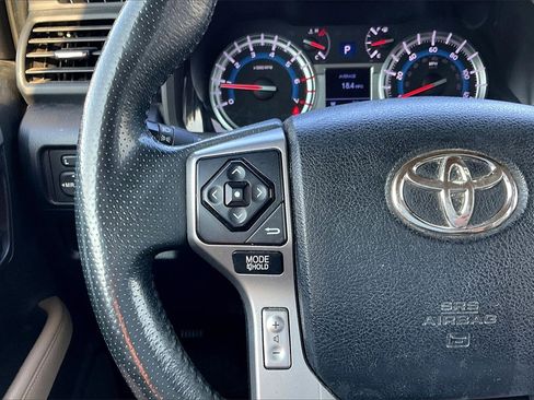 Used 2018 Toyota 4Runner SR5 Premium image 18