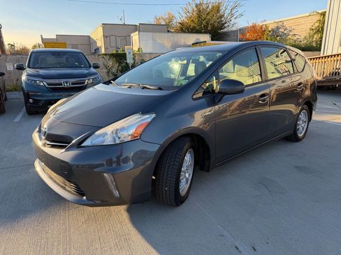 Used 2012 Toyota Prius V Five image 3