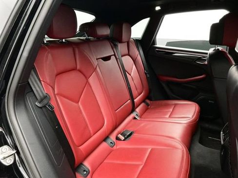 Certified 2024 Porsche Macan AWD/4WD image 17