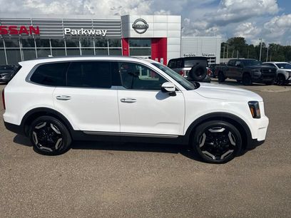 Used 2024 Kia Telluride S w/ S Sunroof Package
