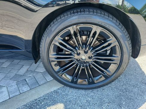 Certified 2025 Land Rover Range Rover SE AWD/4WD image 14