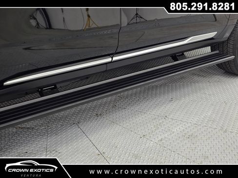 Used 2026 Cadillac Escalade Luxury AWD/4WD image 10