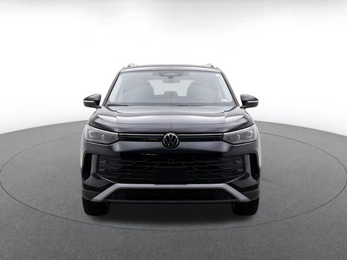 Used 2026 Volkswagen Tiguan SE AWD/4WD image 2