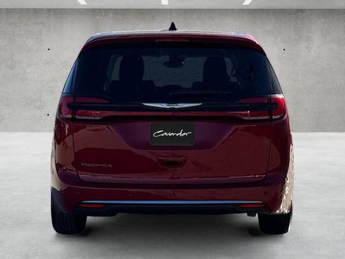 Used 2024 Chrysler Pacifica Touring-L image 15