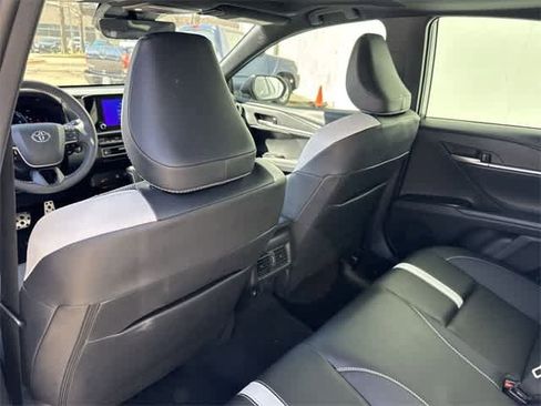 Used 2025 Toyota Camry SE image 15