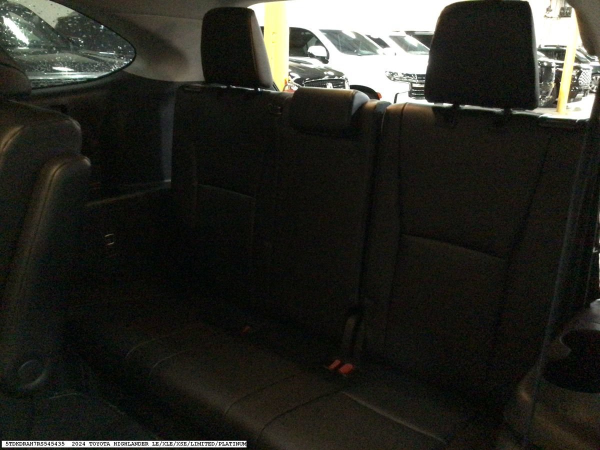 Used 2024 Toyota Highlander XLE FWD image 10