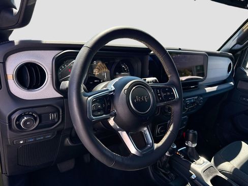 Used 2024 Jeep Wrangler Unlimited Sahara AWD/4WD image 9