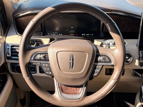 Used 2018 Lincoln Navigator L Reserve w/ Technology Package image 40