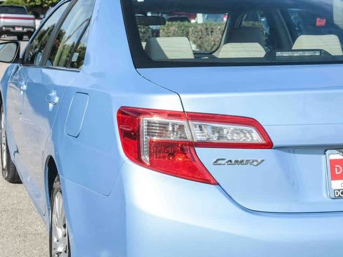 Used 2012 Toyota Camry LE FWD image 6