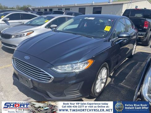 Used 2020 Ford Fusion SE image 1