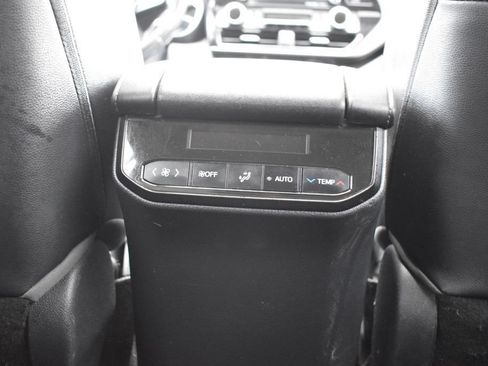 Used 2020 Toyota Highlander XLE AWD/4WD image 29