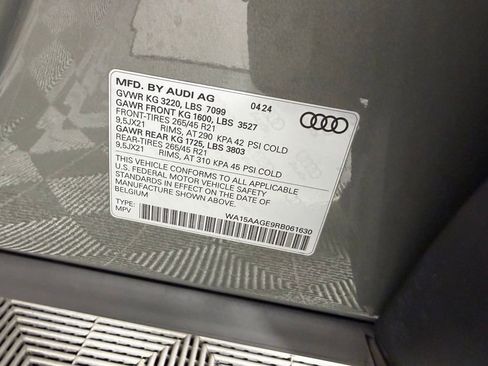 Used 2024 Audi Q8 e-tron Premium Plus w/ Premium Plus Package AWD/4WD image 38