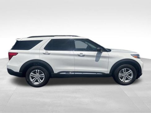 Used 2023 Ford Explorer XLT w/ Equipment Group 202A AWD/4WD image 2