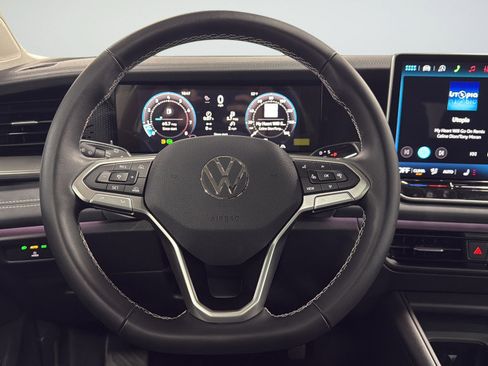 New 2026 Volkswagen Tiguan SE AWD/4WD image 32