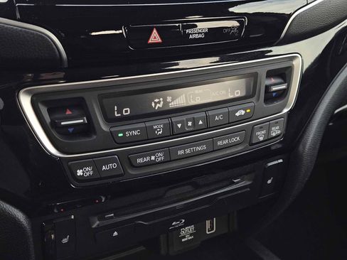 Used 2020 Honda Pilot Touring image 19