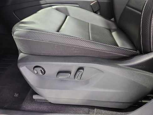 Certified 2022 Volkswagen Atlas Cross Sport SE w/ Panoramic Sunroof Package AWD/4WD image 17
