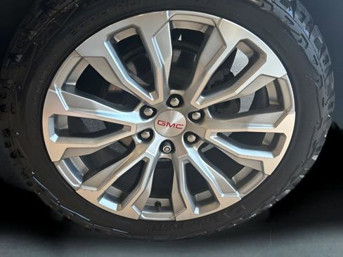 Used 2022 GMC Yukon XL Denali w/ Denali Ultimate Package image 14