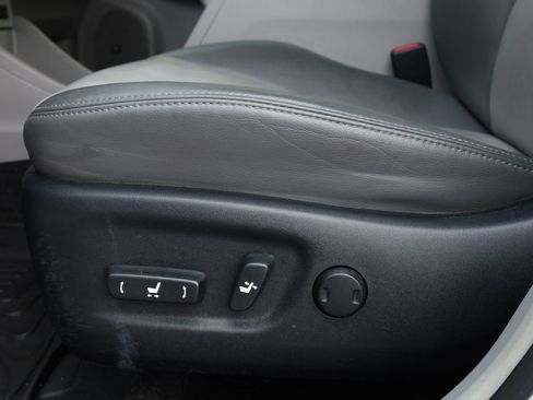 Used 2017 Toyota Prius V Five image 16