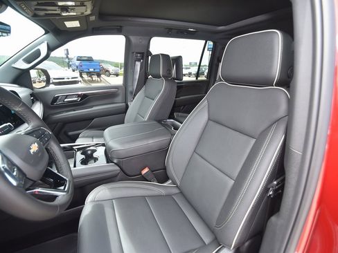 New 2025 Chevrolet Suburban Premier image 9