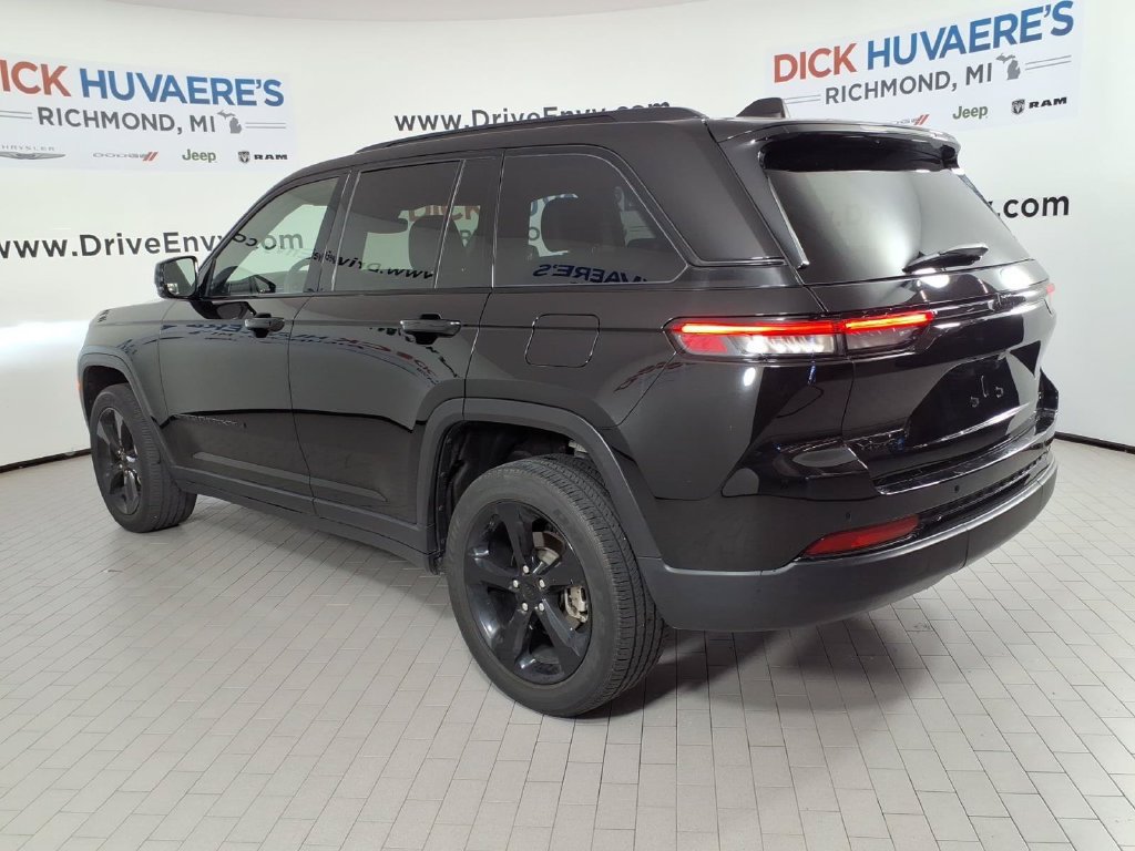 Used 2023 Jeep Grand Cherokee Altitude AWD/4WD image 6