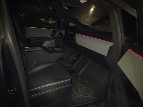 Used 2024 Tesla Cybertruck AWD Crew Cab image 15