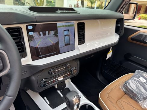 Used 2025 Ford Bronco Outer Banks image 36