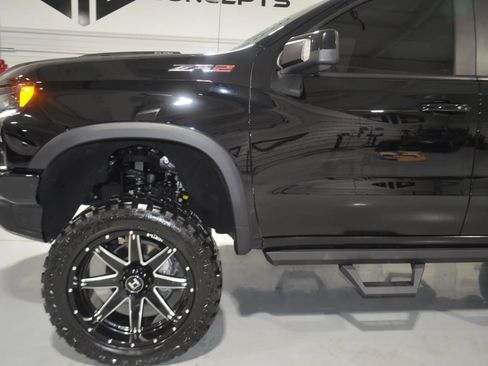 Used 2023 Chevrolet Silverado 1500 ZR2 w/ Technology Package image 5