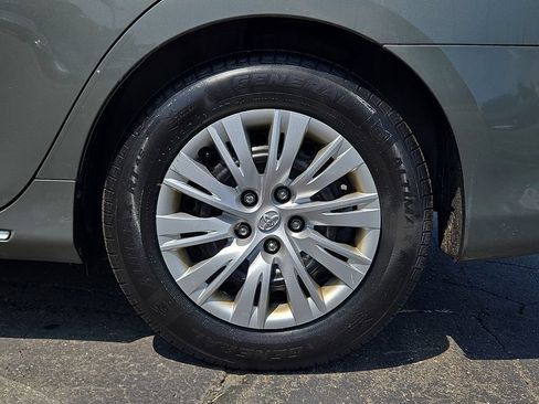 Used 2014 Toyota Camry LE FWD image 10