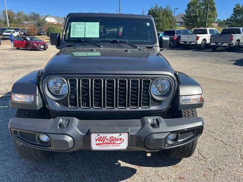 Used 2024 Jeep Gladiator Sport image 8