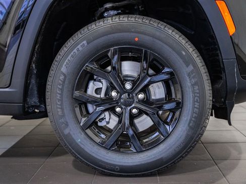 New 2025 Jeep Grand Cherokee L Altitude image 12