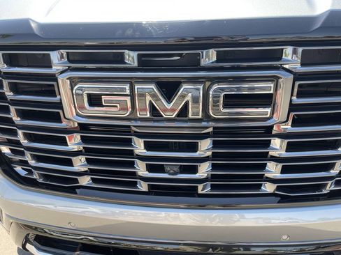 Used 2025 GMC Yukon Denali Ultimate AWD/4WD image 32