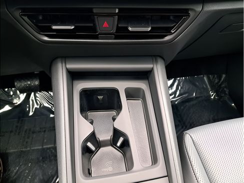 New 2025 Volkswagen Tiguan SE AWD/4WD image 17