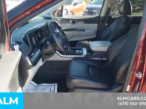 Used 2024 Kia Carnival LX FWD image 15