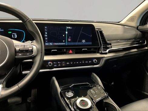 Certified 2025 Kia Sportage EX AWD/4WD image 9