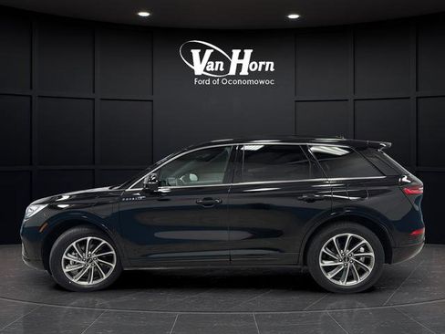 Used 2025 Lincoln Corsair Grand Touring w/ Equipment Group 301A AWD/4WD image 4