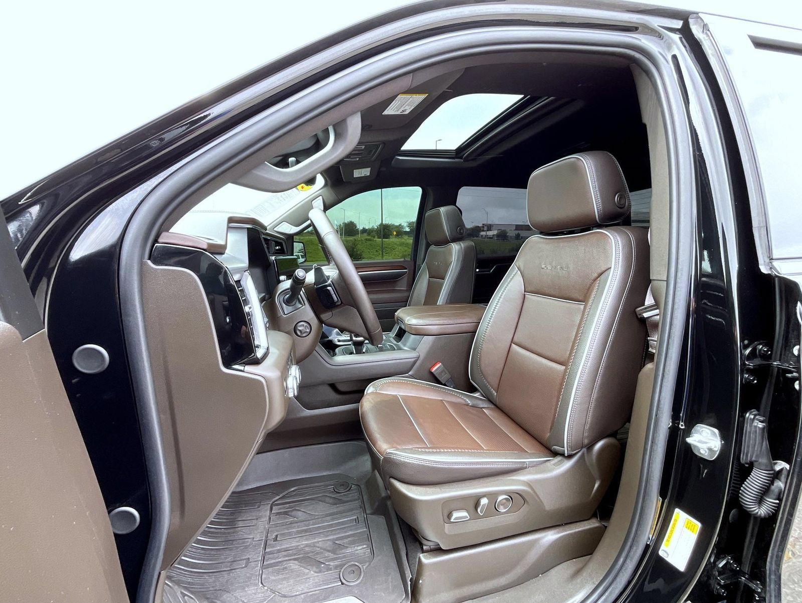 Certified 2026 GMC Sierra 1500 Denali w/ Denali Reserve Package AWD/4WD image 12