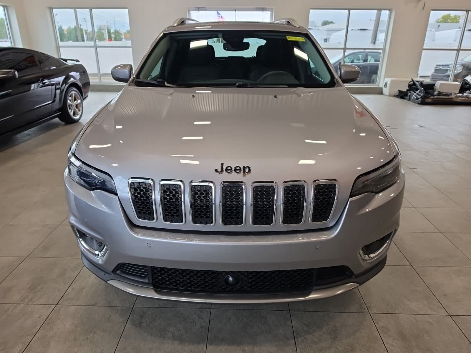 Used 2021 Jeep Cherokee Limited w/ Trailer Tow Group AWD/4WD image 2
