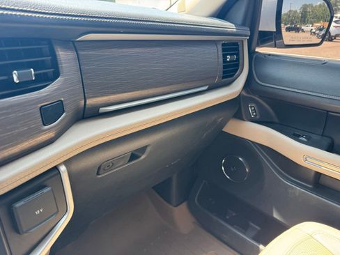 Used 2023 Ford Expedition Max Limited RWD image 21