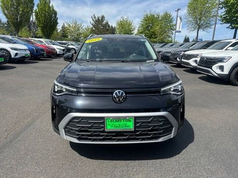 Used 2025 Volkswagen Taos SE AWD/4WD image 2