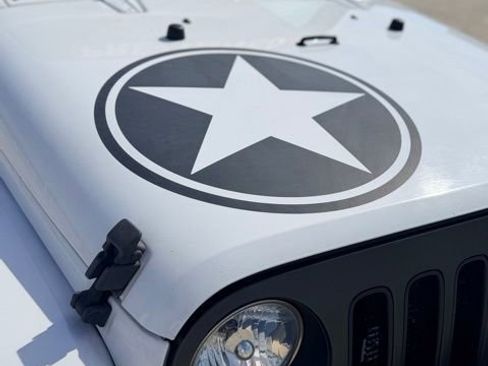 Used 2018 Jeep Wrangler Sport AWD/4WD image 16