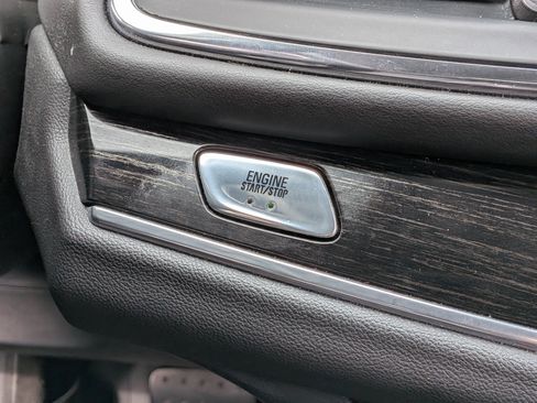 Used 2019 Buick Enclave Avenir w/ Avenir Technology Package AWD/4WD image 28